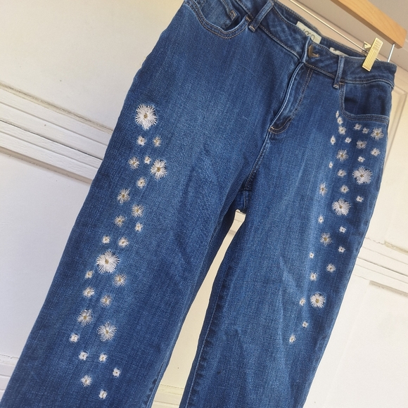 Boyfriend Jeans Floral Print Daisy Patch Coastal Cowgirl Embroidery Stitch 4 - Picture 1 of 16